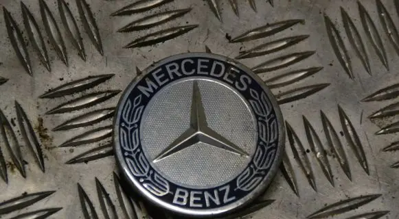 Mercedes-Benz E C207 W207 Original wheel cap A1714000025