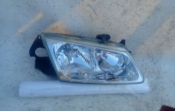 Nissan Almera N16 Headlight/headlamp