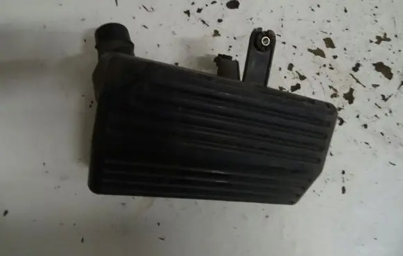 Suzuki Grand Vitara II Intake resonator 
