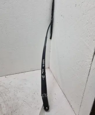 Toyota Yaris Front wiper blade arm