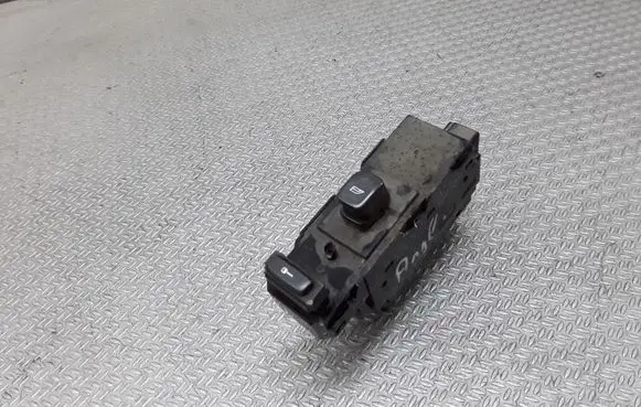 Volvo S60 Electric window control switch 8682837
