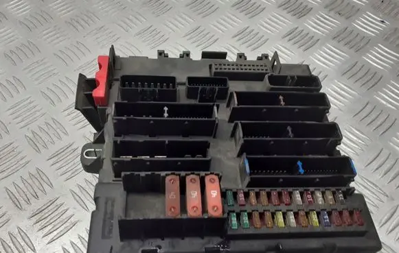 Opel Signum High voltage junction box 13112914