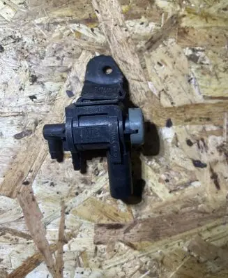 Volkswagen PASSAT B6 Turbo solenoid valve 1J0906283C