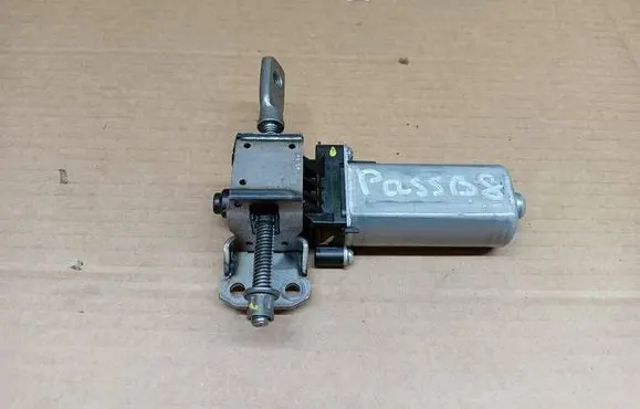 Volkswagen PASSAT B8 Seat adjustment motor 988582105