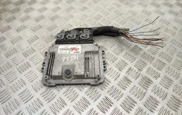 Opel Vivaro Engine control unit/module 0281015330 8200935115