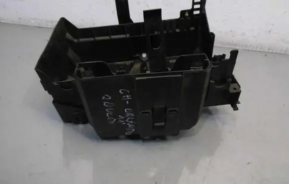 Chevrolet Orlando Battery box tray 