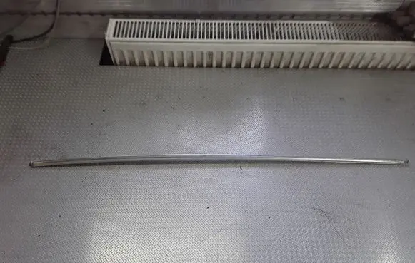 Volkswagen Phaeton Front door glass trim molding 