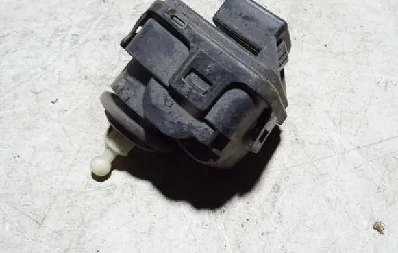 Headlight level adjustment motor