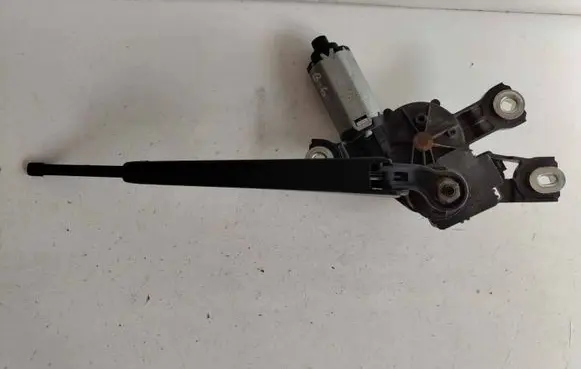 Volkswagen PASSAT B7 Rear window wiper motor 53032812
