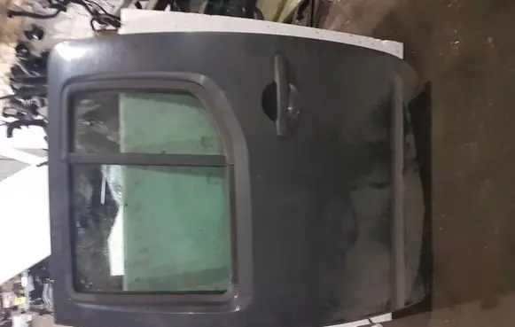 Nissan Navara Rear door