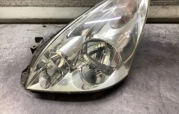Toyota Corolla Verso AR10 Headlight/headlamp 9073780