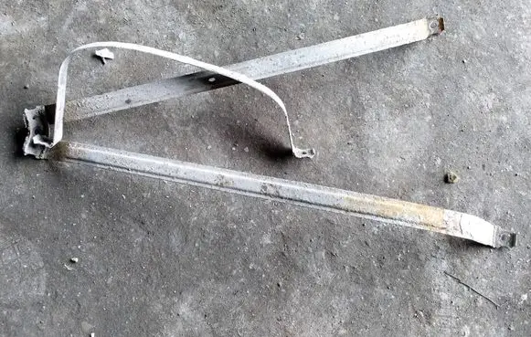 Volkswagen Transporter - Caravelle T4 Fuel tank mounting bracket 