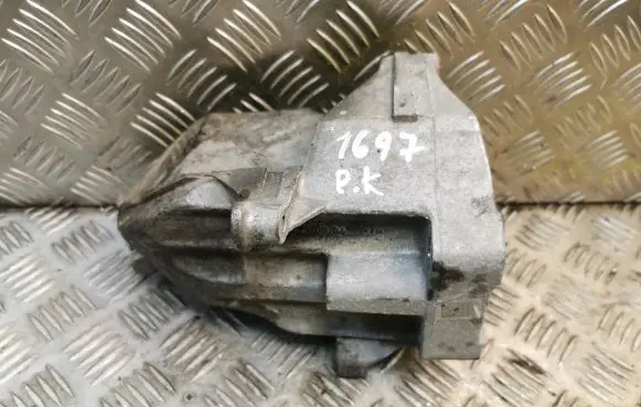 Mercedes-Benz C W204 Engine mounting bracket 6512230004 A6512230004