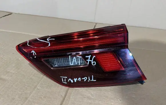 Volkswagen Tiguan Tailgate rear/tail lights 5NA945094F