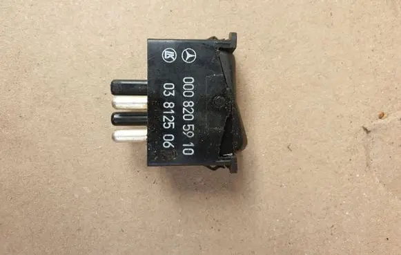 Mercedes-Benz 200 300 W123 Front seat light 0008205910