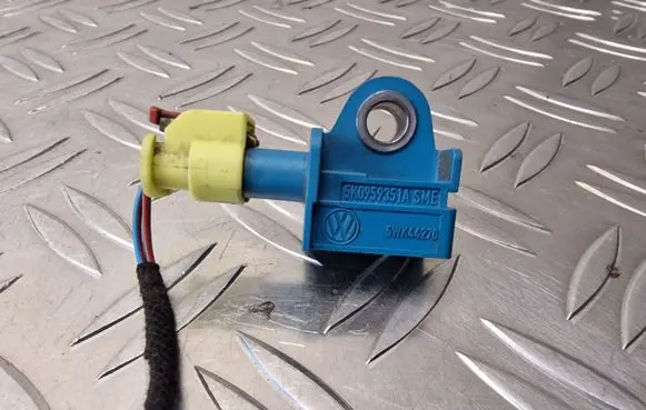 Volkswagen Jetta VI Airbag deployment crash/impact sensor 5K0959351A
