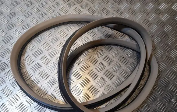 Mercedes-Benz E W212 Rear door rubber seal (on body) A2126970151
