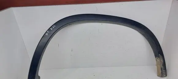 Rear fender molding trim