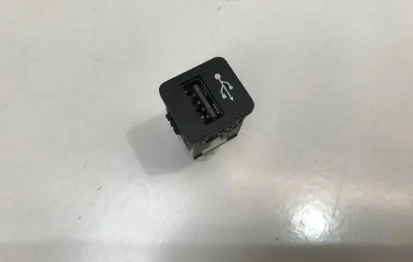 BMW 4 G22 G23 G24 G26 USB socket connector 9229294 74558010