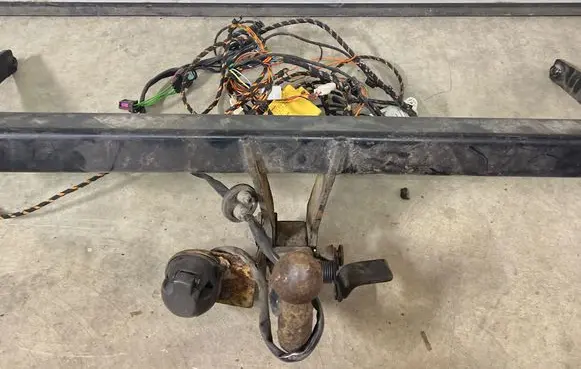Volkswagen PASSAT B6 Tow bar set 3C0803881B