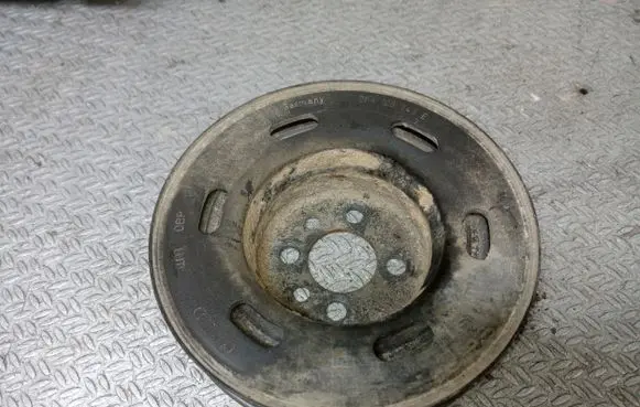 Audi A3 S3 8L Crankshaft pulley 06A105243E