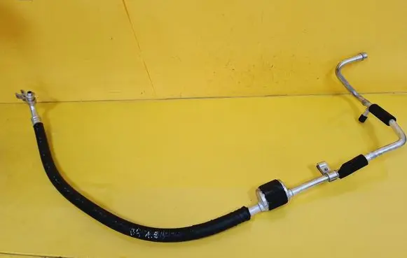 Volkswagen PASSAT B5 Air conditioning (A/C) pipe/hose 