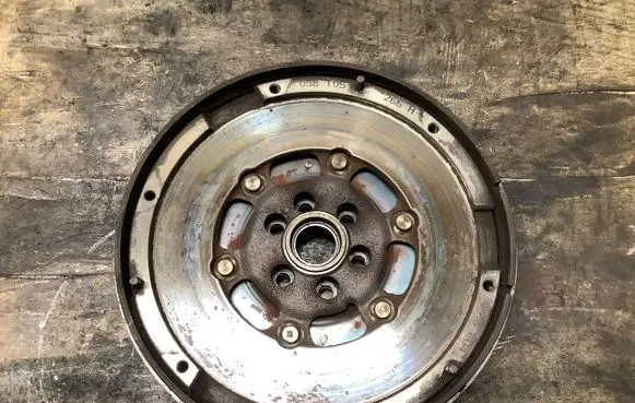 Volkswagen PASSAT B5.5 Dual mass flywheel 058105266H