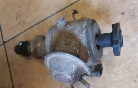 Volkswagen Golf II Spark distributor 2525641A 050905205L