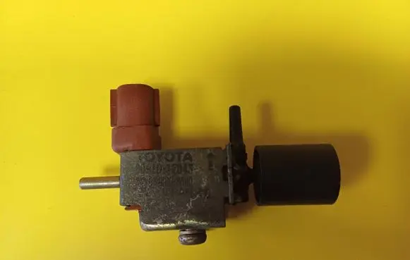 Toyota Carina T190 Vacuum valve 9091012043 0846008680