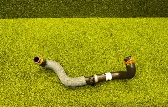 Engine coolant pipe/hose