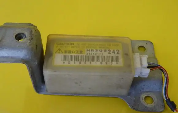 Mitsubishi Galant Airbag deployment crash/impact sensor MR309242