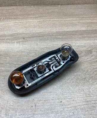 BMW 5 E39 Tail light bulb cover holder 8371324