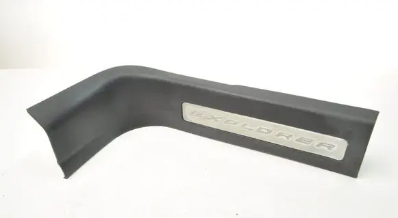 Ford Explorer V Front door trim (molding) BB537813201AD