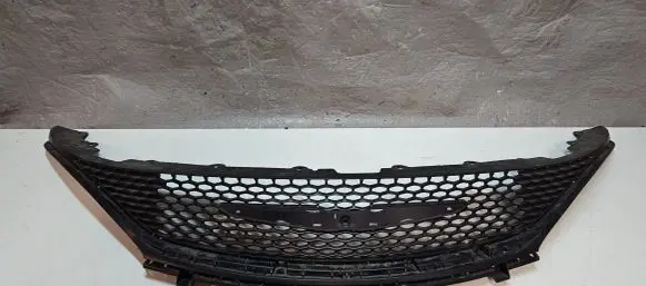 Chrysler Pacifica Front bumper upper radiator grill 68228996AC