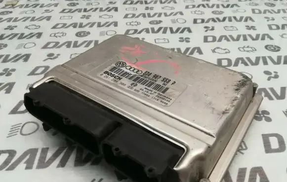 Volkswagen PASSAT B5 Engine control unit/module 8D0907558P 0261204908