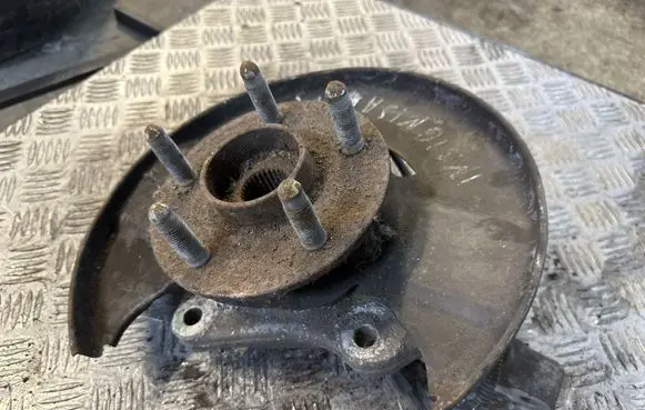 Opel Insignia A Front wheel hub
