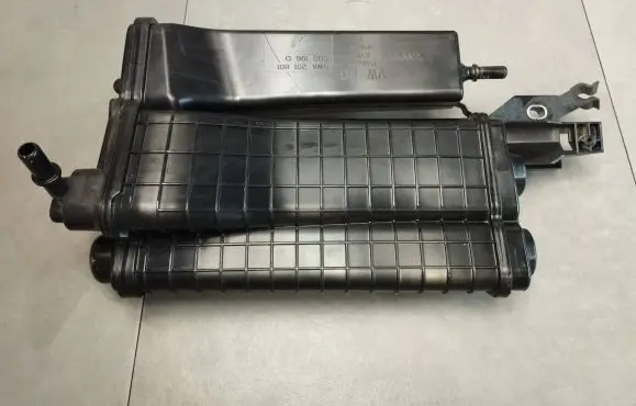 Active carbon filter fuel vapour canister