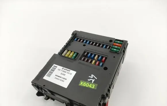 Smart ForTwo I MC01 Fuse module 0011868V010 5WK45090