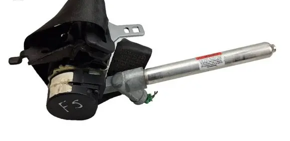 Volvo V70 Rear seatbelt 39859392