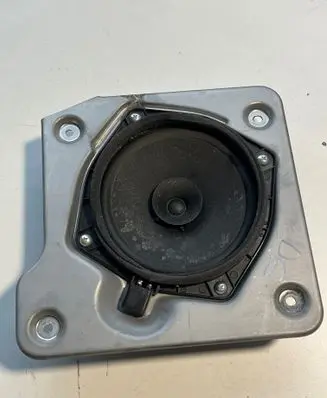 Mitsubishi Pajero Rear door speaker MR301667 9H827A 435844