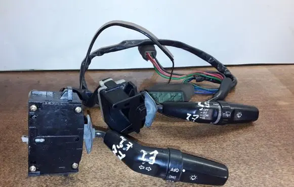 Hyundai Elantra Wiper turn signal indicator stalk/switch 44331A2530