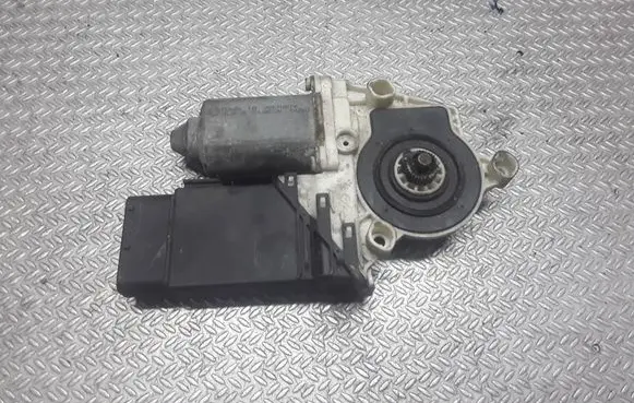 Seat Toledo II (1M) Front door window regulator motor 119432