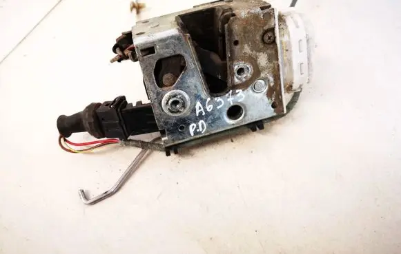 Audi A6 S6 C4 4A Front door lock 8d1837016d