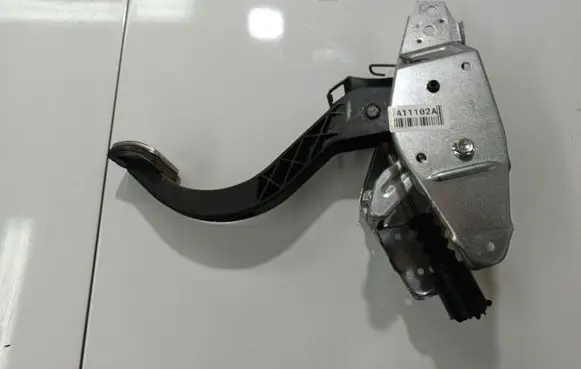 Opel Astra H Clutch pedal 