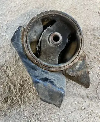 Hyundai Tucson JM Engine mount bracket