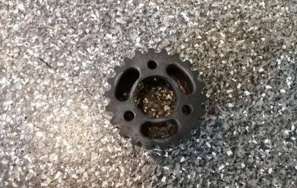 Volkswagen Golf VI Fuel pump gear (pulley) 03L130111E