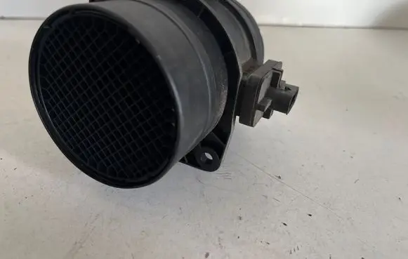 Volkswagen Tiguan Mass air flow meter 03L906461