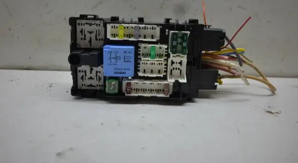 Citroen C4 II Fuse module 9665492680