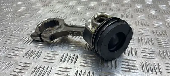 Toyota Avensis T250 Piston with connecting rod