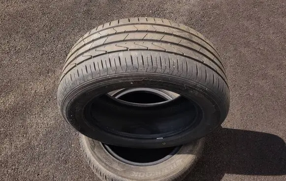 Volkswagen Golf V R16 summer tire 